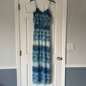 Guess maxi with side slit and ruffles top